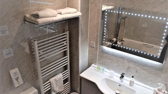 Room 6 7 bathroom